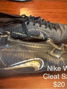 Nike Men’s Black and Gold Athletic Soccer Cleats